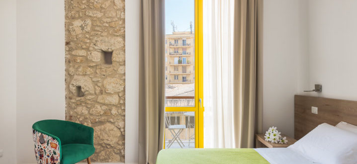 studio bed with balcony